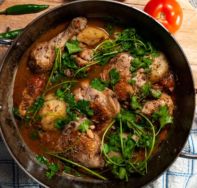 Chicken Karahi 1 KG Daig catering in Karachi — Khanzada Pakwan Center